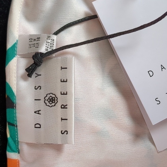 Daisy Street Dolls Kill Floral Tie Strap White and Orange Crop Top size Medium - Picture 3 of 5